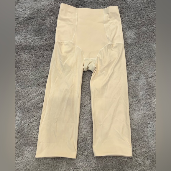 - Body shape shapewear capri length pants - Picture 1 of 5